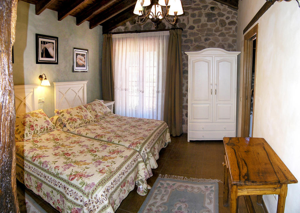 Casa Paulino Hotel Corrales De Buelna Room photo