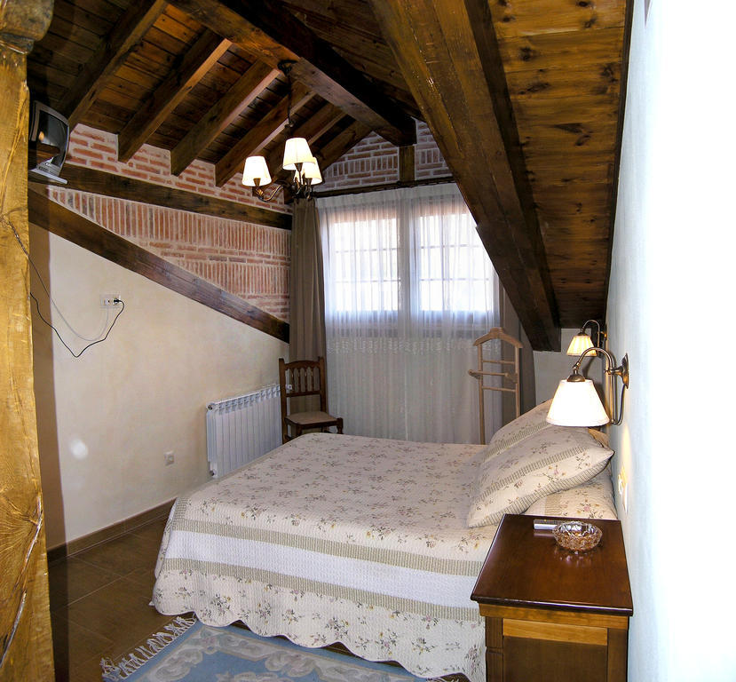 Casa Paulino Hotel Corrales De Buelna Room photo